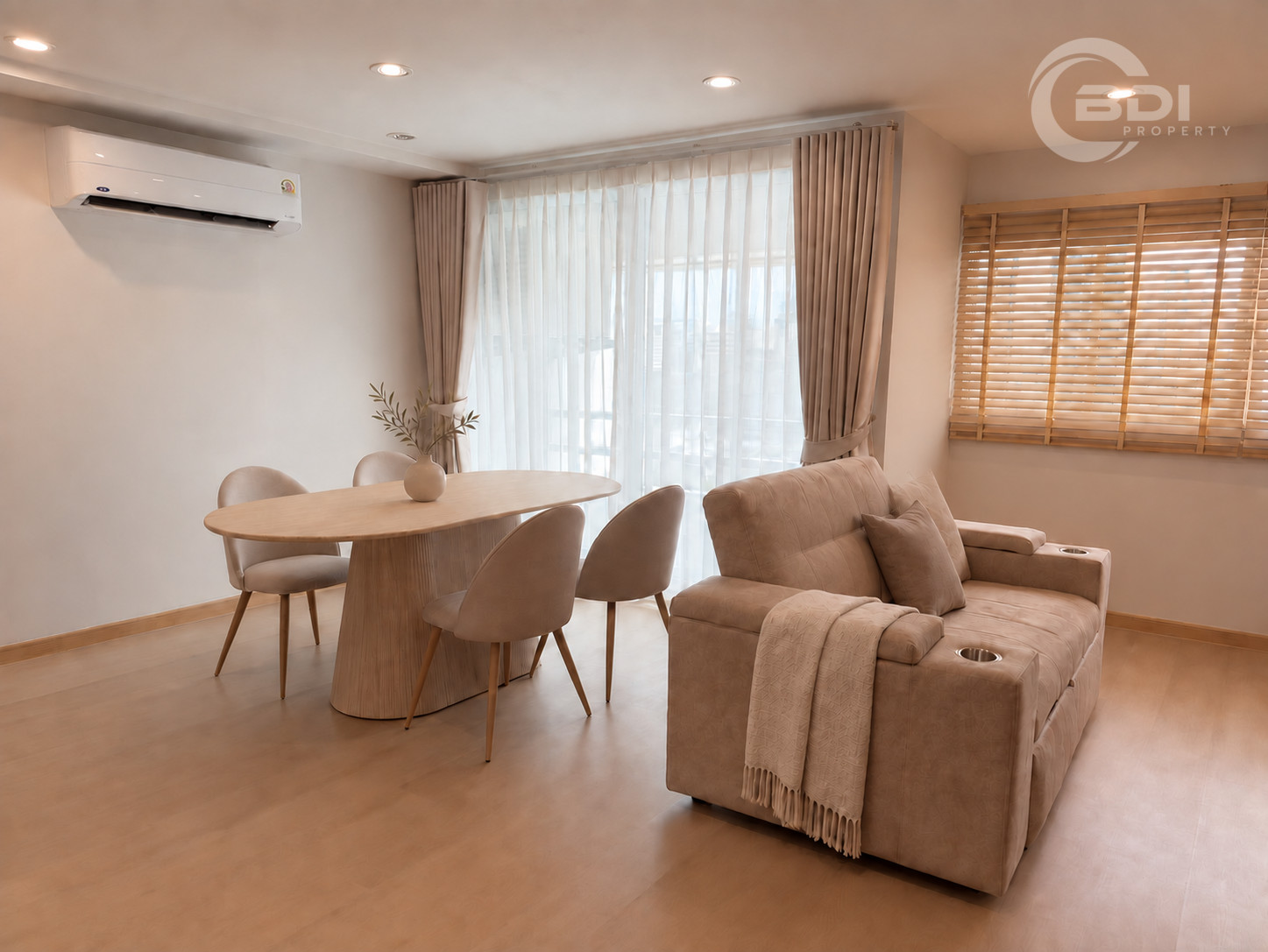 รับAgent NEWLY RENOVATED DUPLEX | 2 BEDROOMS | 2 BATHROOMS | THONGLOR – รูปที่ 2