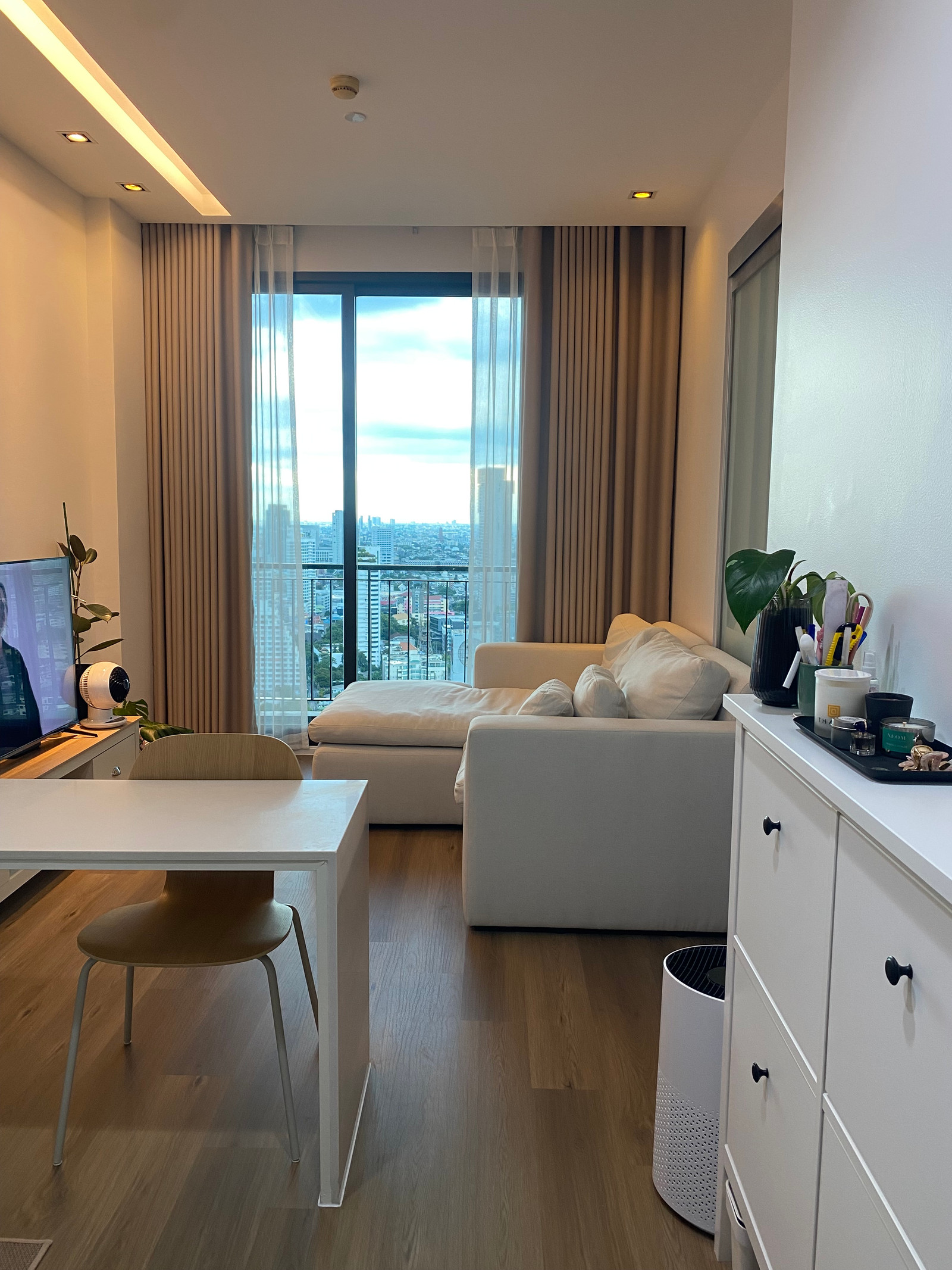 ให้เช่า คอนโด Equinox พหล-วิภา ขนาด 38 ตรม. (ชั้น 32) วิวโล่งสบายตา Furniture ครบ พร้อมเข้าอยู่ 1 ธ.ค. 69 ให้เช่า คอนโด Equinox พหล-วิภา ขนาด 38 ตรม. (ชั้น 32) วิวโล่งสบายตา Furniture ครบ พร้อมเข้าอยู่ 1 ธ.ค. 69