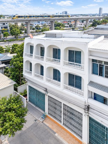 Near MRT Bang Kapi 599m. For Rent 4 Storey Office and Shophouse Vejthani Hospital 200 m. Lat Phrao 1