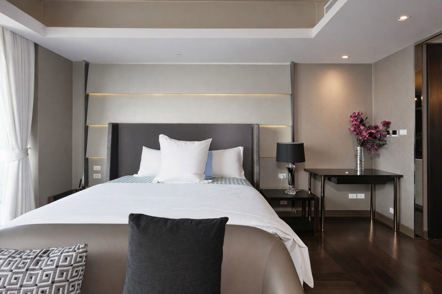  POST| RARE 350 SQ.M. DUPLEX PENTHOUSE | 2 FLOORS 50++ | FULLY FURNISHED | L-SHAPED BALCONY | PANORAMIC RIVER VIEW.  – รูปที่ 4