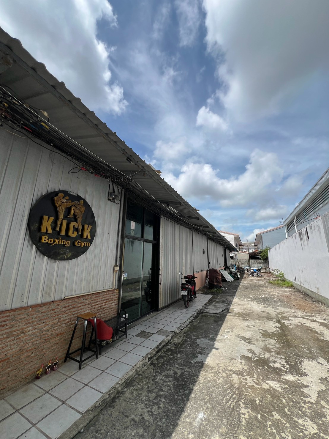 Land for sale with buildings, area size 350 wa, located in Soi Sai Mai 58. Land for sale with buildings, area size 350 wa, located in Soi Sai Mai 58.
