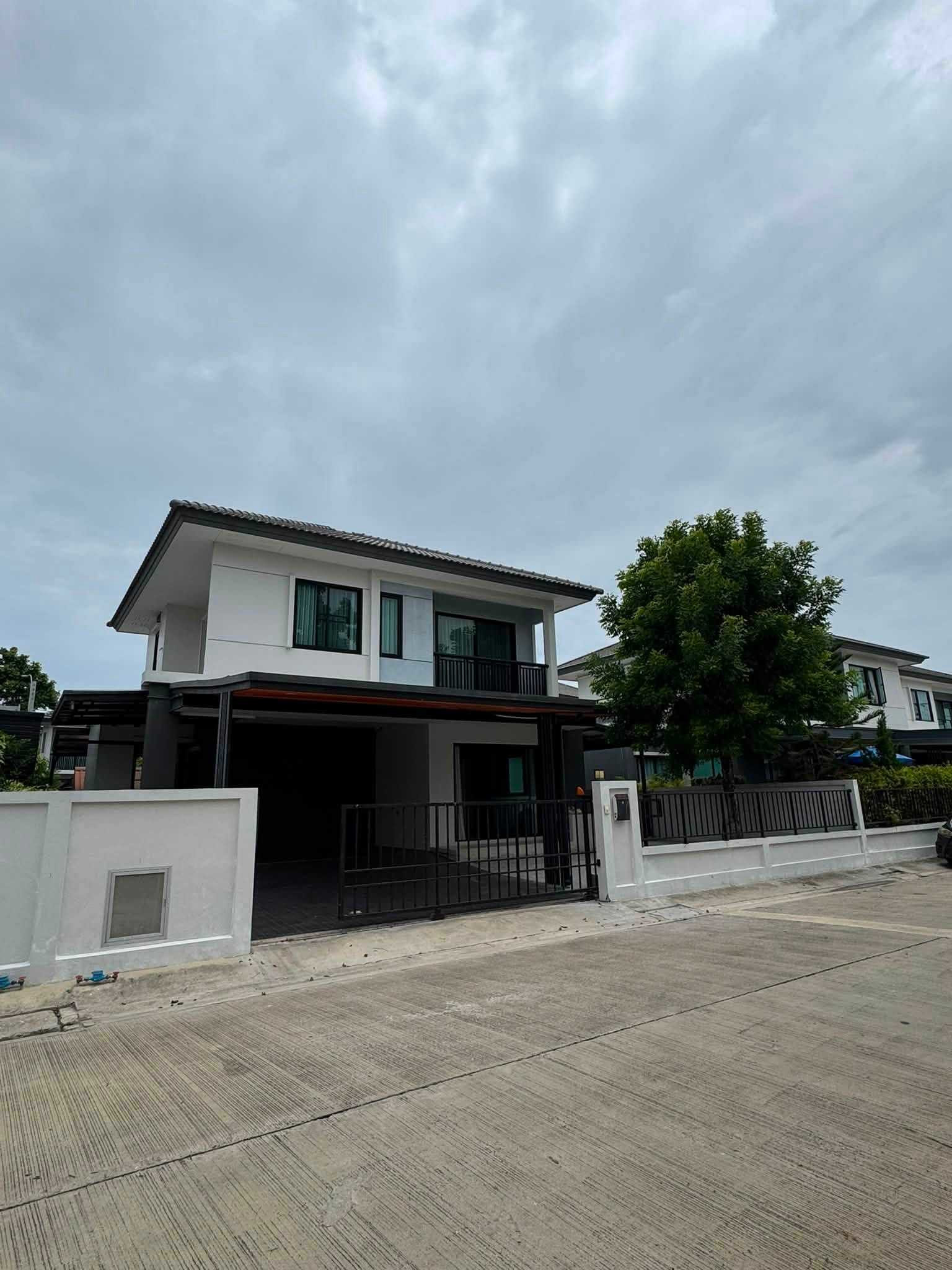 ขายขาดทุน บ้านเดี่ยว Britania บางนา–สุวรรณภูมิ กม.26 บ้านเดี่ยวสวย ทำเลบางนา ใกล้ทางด่วนและสนามบินสุวรรณภูมิ 