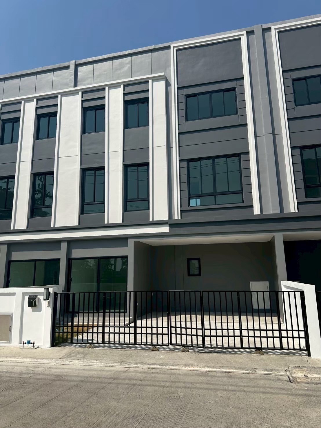 Urgent rent, 3-story townhome 🏡 Brighton Bangna KM.26, empty house.