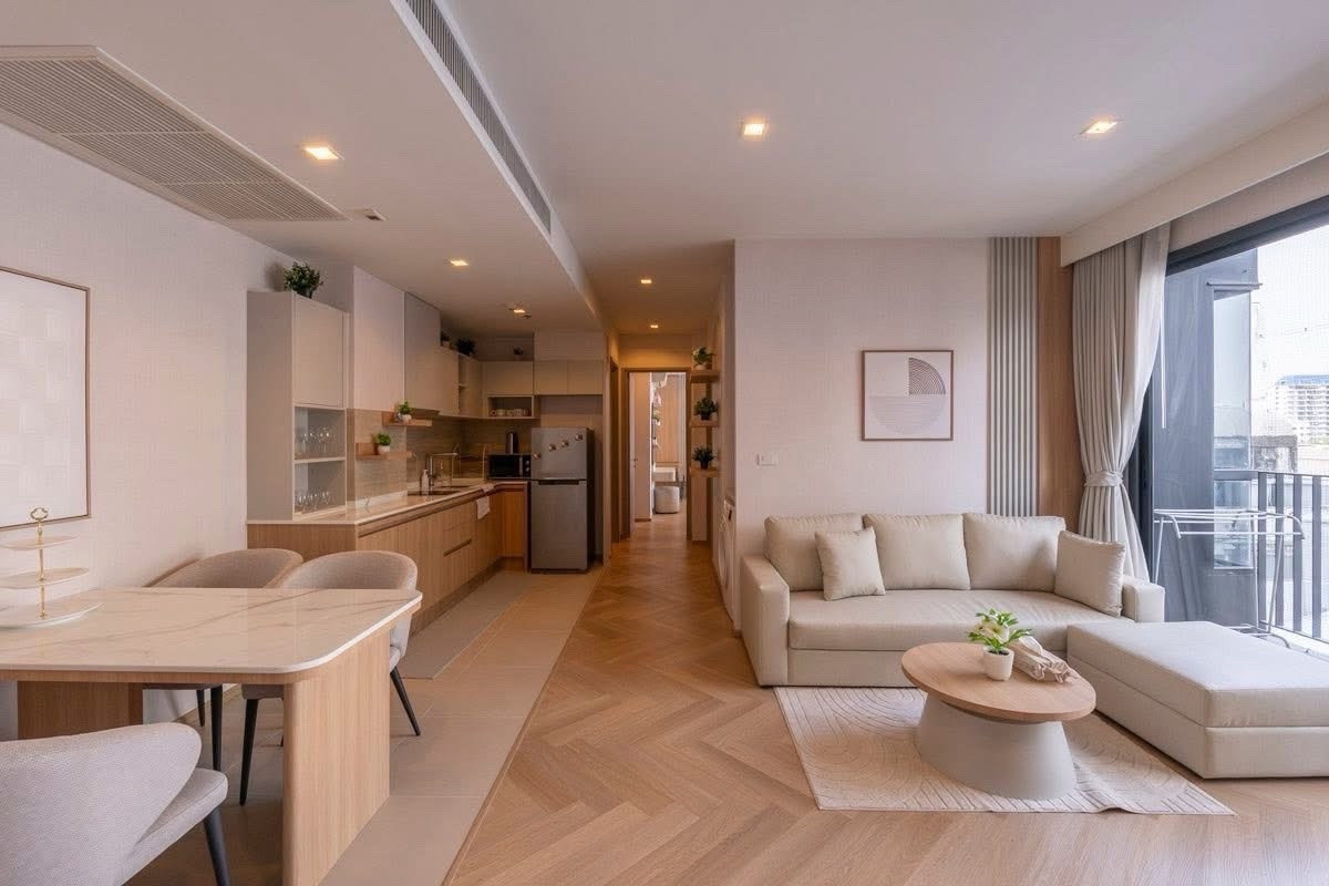 SIRI RESIDENCE SUKHUMVIT 24 🛏️ 3 Bedrooms 🚿 3 Bathrooms 📐 141 SQ.M. 💰 100,000 THB / Month ☎️064-6428664