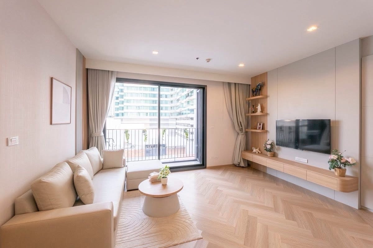 SIRI RESIDENCE SUKHUMVIT 24 🛏️ 3 Bedrooms 🚿 3 Bathrooms 📐 141 SQ.M. 💰 100,000 THB / Month 📞064-6428664