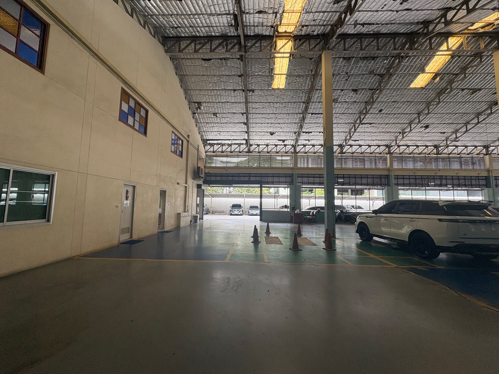ให้เช่าโกดังขนาดใหญ่ ใจกลางสีลม เหมาะทำ Sport Club, Tennis Court หรือ Pickle Ball – รูปที่ 3