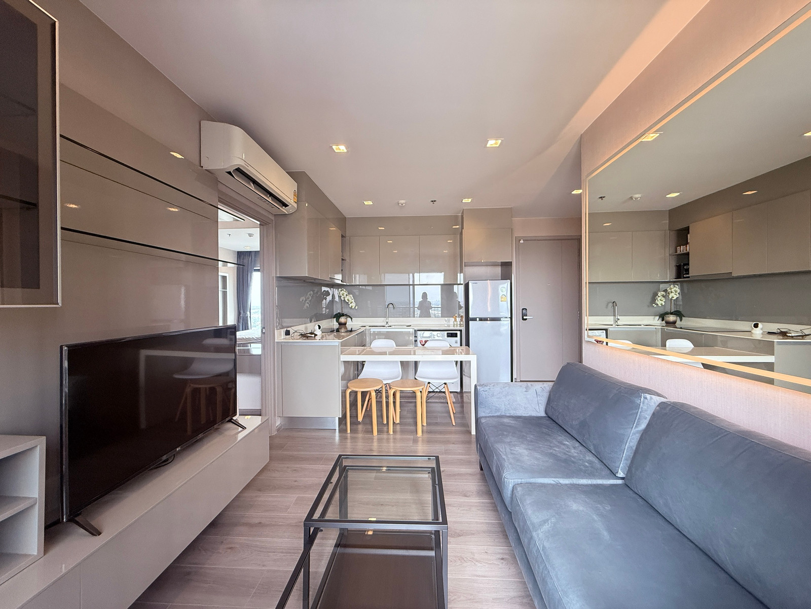 ขาย The Politan Rive 2 bed ชั้นสูง วิวแม่น้ำ ราคา 5.8 MB ติดต่อ 062-4468565 กี้ ขาย The Politan Rive 2 bed ชั้นสูง วิวแม่น้ำ ราคา 5.8 MB ติดต่อ 062-4468565 กี้
