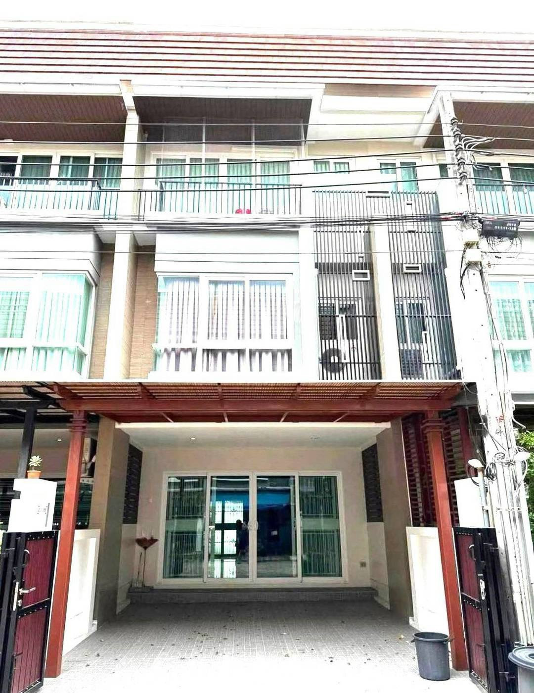 Townhome for rent, 3 floors, Urban Sathorn, URBAN SATHORN, Ratchapruek, Bang Chak, Phasi Charoen, Phetkasem, beautiful house, ready to move in, near BTS Bang Wa station, near Seacon Bang Khae mall, convenient travel. Townhome for rent, 3 floors, Urban Sathorn, URBAN SATHORN, Ratchapruek, Bang Chak, Phasi Charoen, Phetkasem, beautiful house, ready to move in, near BTS Bang Wa station, near Seacon Bang Khae mall, convenient travel.