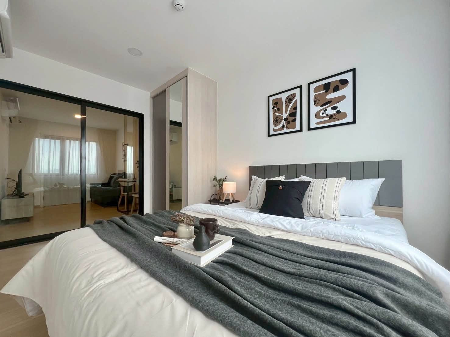 Chewathai Hallmark Ladprao - Chokchai 4 beautiful rooms available and ready for rent. Chewathai Hallmark Ladprao - Chokchai 4 beautiful rooms available and ready for rent.