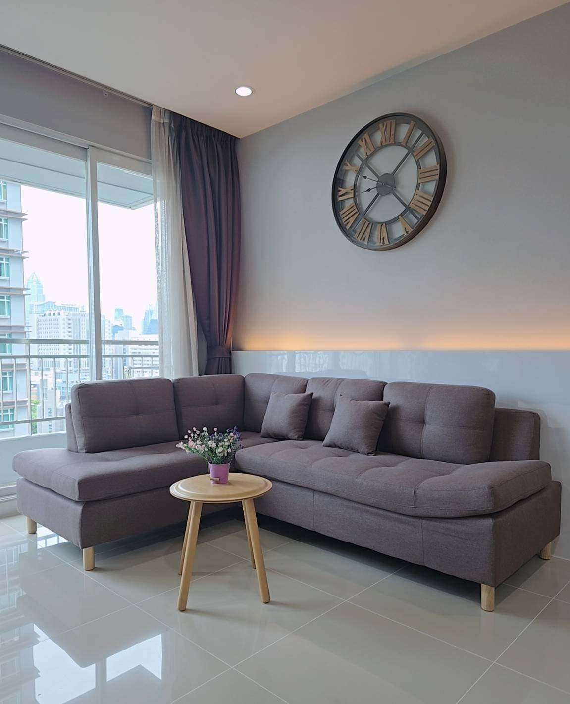 Circle Condominium, beautiful room, available and ready to move in.