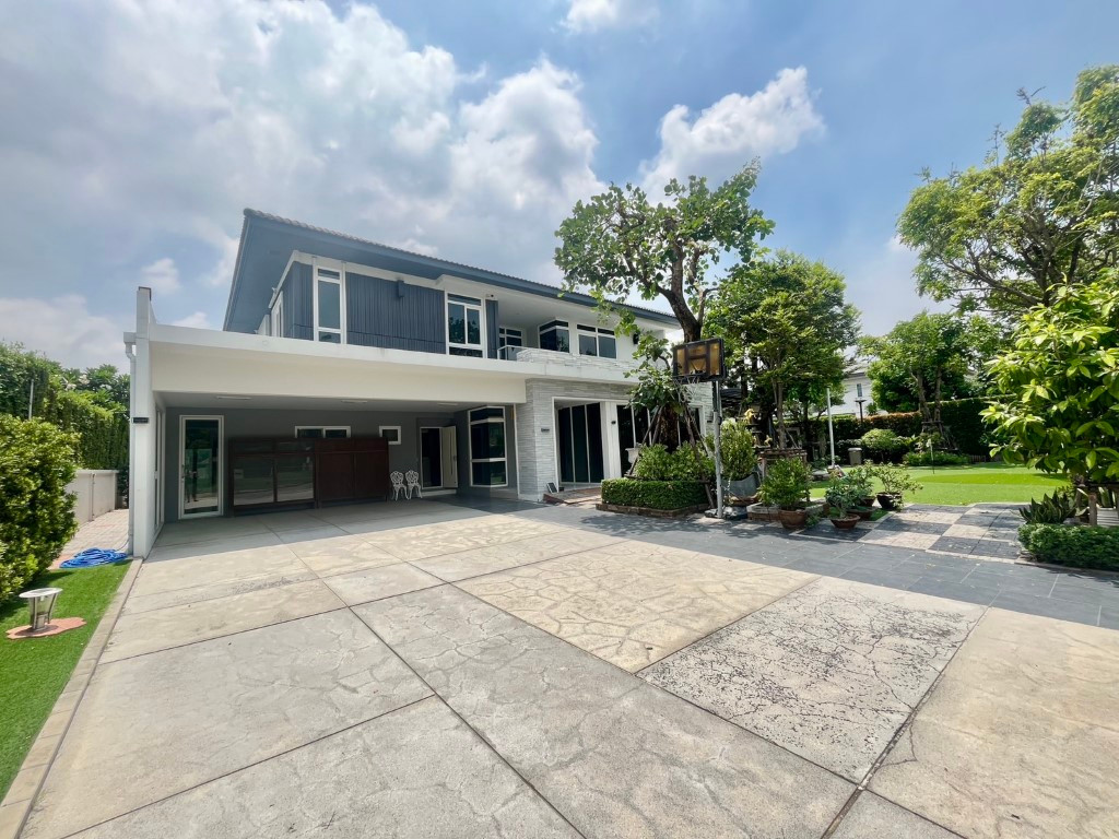 ขายถูกมาก!! บ้านเดี่ยว 2 ชั้น 180 ตรว. หลังมุม ถนนเมน ม.มัณฑนา เลค วัชรพล ทำเลทอง ใกล้ห้าง  ทางด่วนฯ