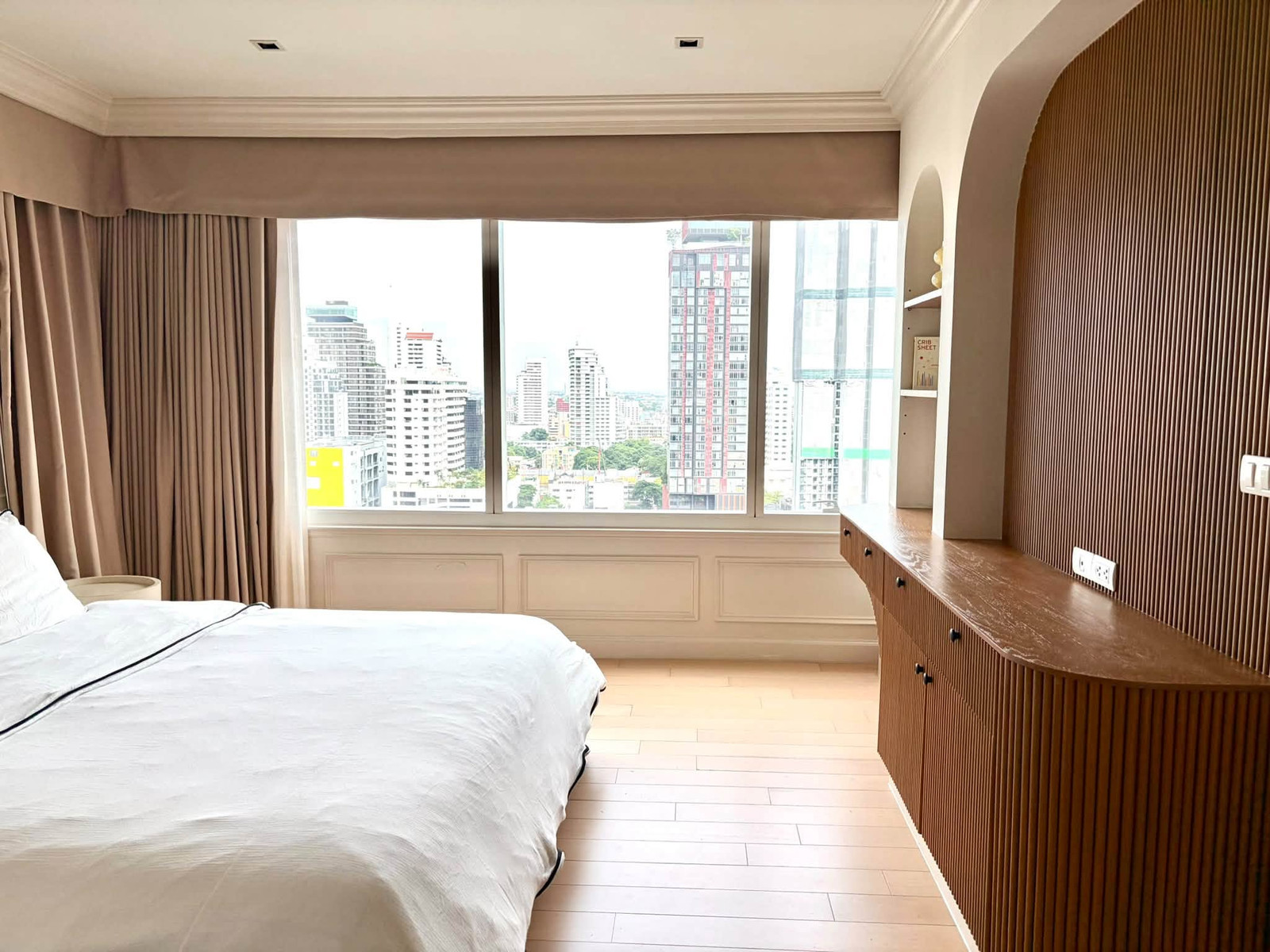 🏙️ ให้เช่า 𝗘𝗜𝗚𝗛𝗧 𝗧𝗛𝗢𝗡𝗚𝗟𝗢𝗥 𝗥𝗘𝗦𝗜𝗗𝗘𝗡𝗖𝗘𝗦 | 2 ห้องนอน | 96.39 ตร.ม. | ชั้น 18 | เลี้ยงสัตว์ได้ 🐱 | ที่จอดรถ 2 คัน | ใจกลางทองหล่อ ซอย 8 🏙️ ให้เช่า 𝗘𝗜𝗚𝗛𝗧 𝗧𝗛𝗢𝗡𝗚𝗟𝗢𝗥 𝗥𝗘𝗦𝗜𝗗𝗘𝗡𝗖𝗘𝗦 | 2 ห้องนอน | 96.39 ตร.ม. | ชั้น 18 | เลี้ยงสัตว์ได้ 🐱 | ที่จอดรถ 2 คัน | ใจกลางทองหล่อ ซอย 8