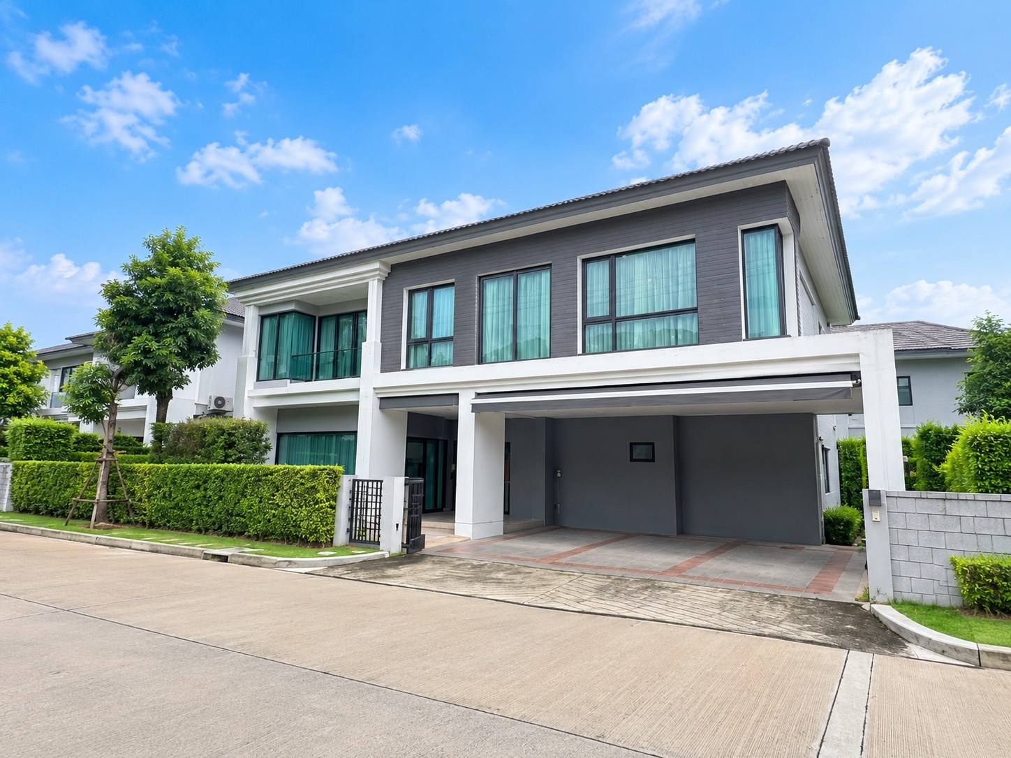 The City Ramintra 2, detached house with furniture, ready to move in, price only 13.xx million baht. The City Ramintra 2, detached house with furniture, ready to move in, price only 13.xx million baht.