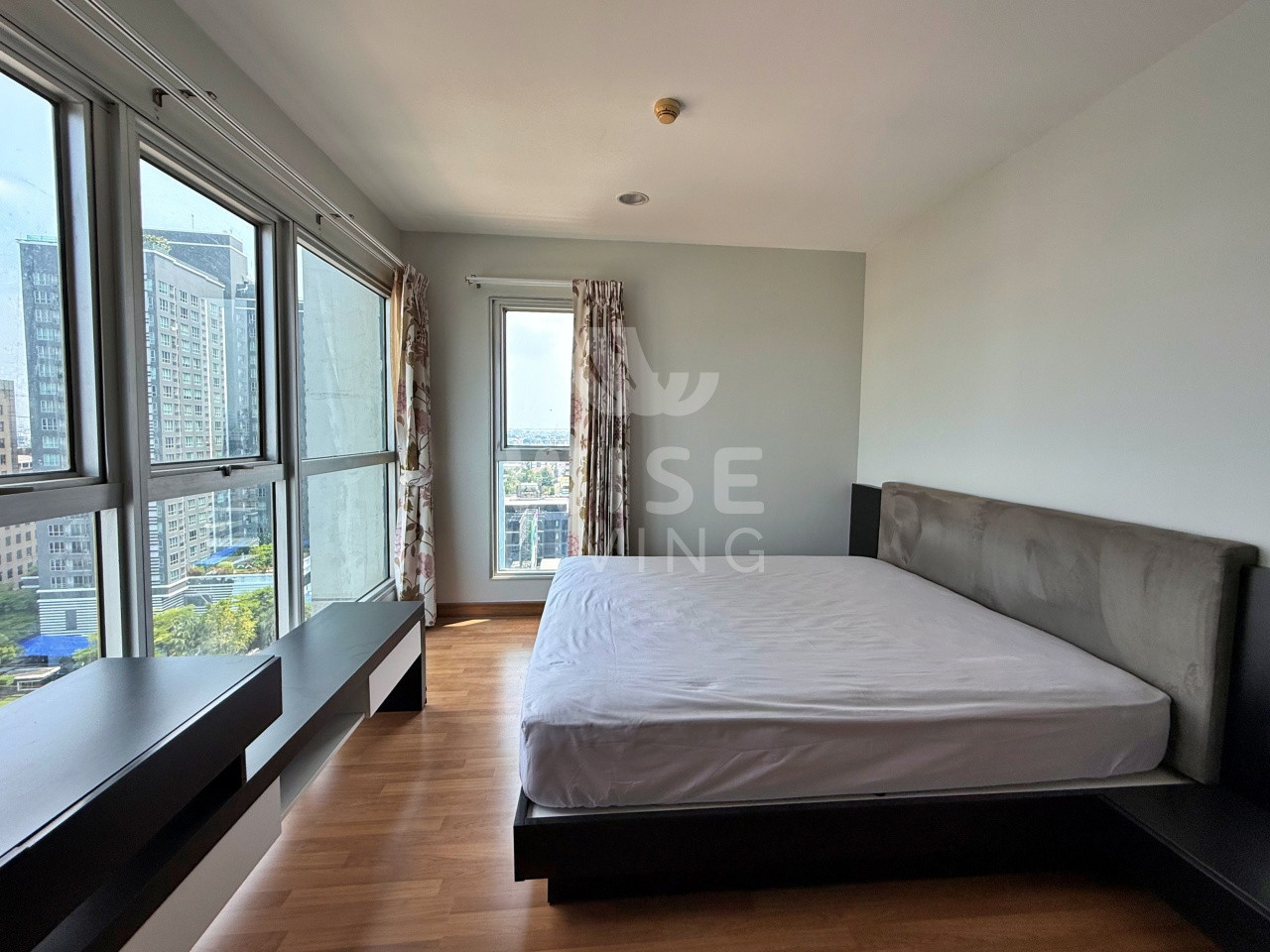 Condo for Sale with Tenant, Centric Ratchada-Sutthisan, Corner Unit with Open View, Near MRT Sutthisan