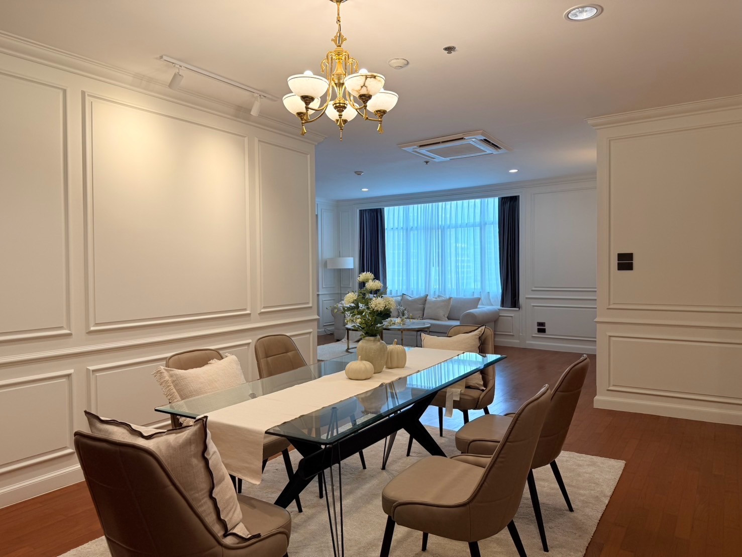 Grand Langsuan 180 SQ.M. | 3 Bedrooms | 2 Bathrooms | 2 Parking Spaces Rental: THB 120,000/month Call :0635925888 Grand Langsuan 180 SQ.M. | 3 Bedrooms | 2 Bathrooms | 2 Parking Spaces Rental: THB 120,000/month Call :0635925888