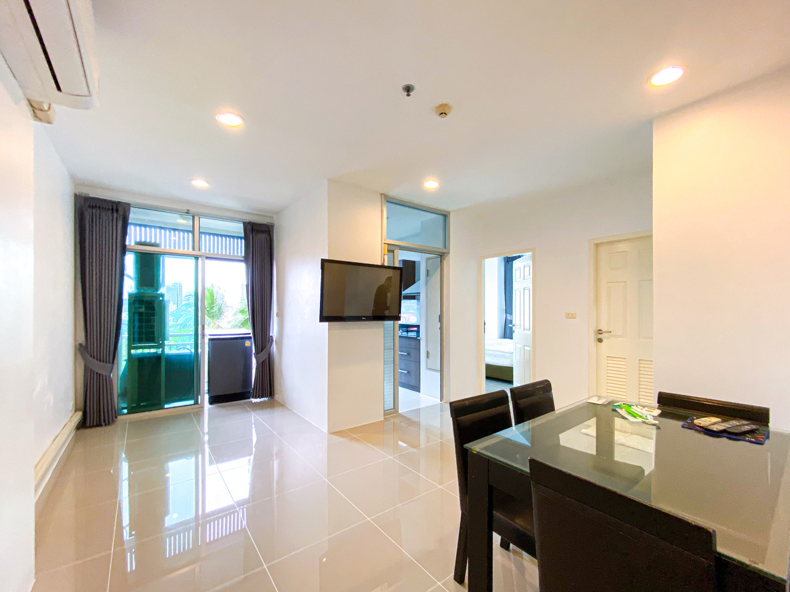 🏢 Special price reduction of 1,000,000 baht! Condo for sale Chewathai Ratchaprarop, corner room, 9th floor, large size 72 sq m, 2 bedrooms, 2 bathrooms, north, city view, only 6.5 million baht left. 🏢 Special price reduction of 1,000,000 baht! Condo for sale Chewathai Ratchaprarop, corner room, 9th floor, large size 72 sq m, 2 bedrooms, 2 bathrooms, north, city view, only 6.5 million baht left.