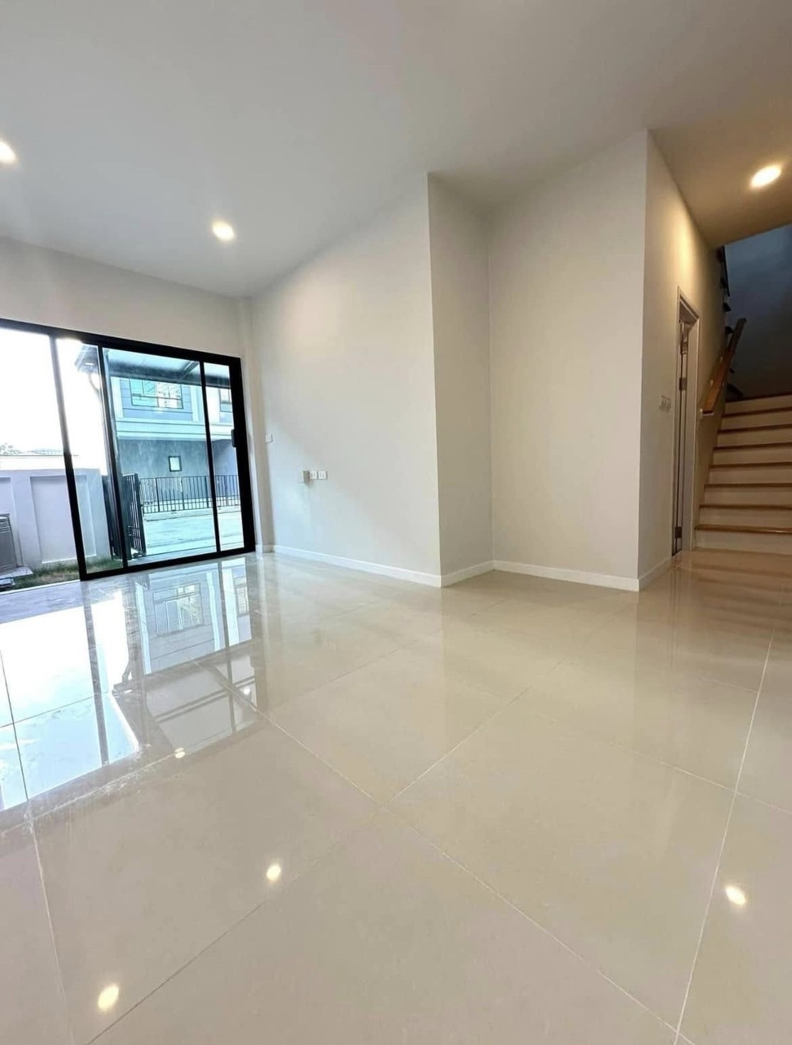 Urgent rent, 3-story townhome 🏡 Brighton Bangna KM.26, empty house. – รูปที่ 3