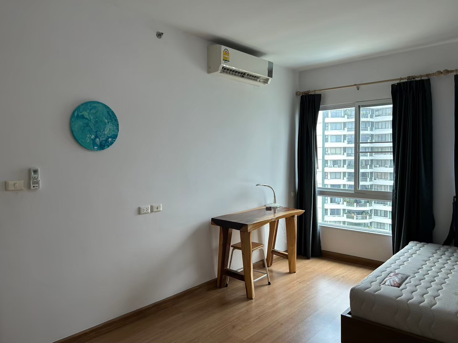 FOR RENT 🏙️ Fully Renovated River-View Condo – รูปที่ 3