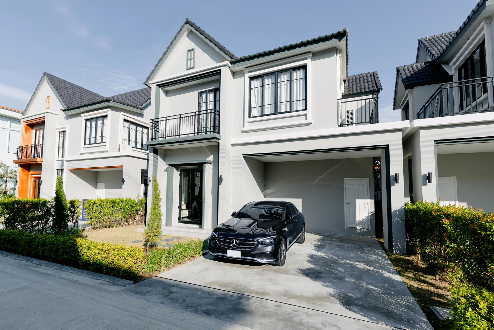 ให้เช่าบ้าน Centro One พานทอง บ้านใหม่ Luxury Modern ใกล้อมตะ 32,000/เดือน มี 2 หลัง