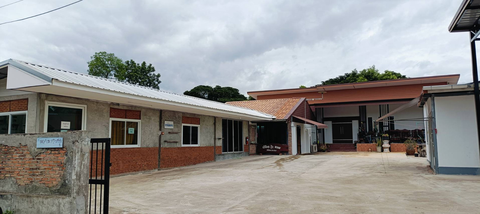 Factory for sale in Udon Thani city with warehouse, house and machinery.