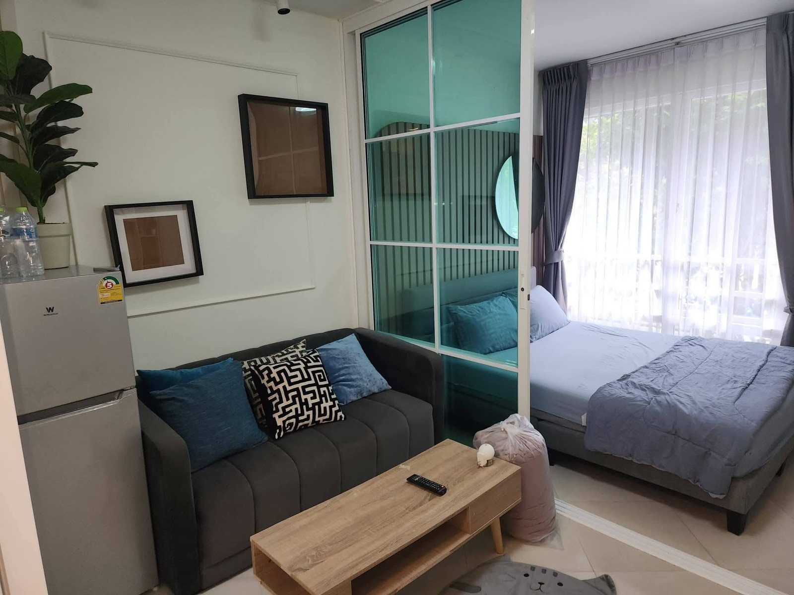 I house Condo RCA ตึกA ชั้น2  รวมของใช้ในห้อง ทำเล RCA เดือน ไป รูท ออนิค เคทีวี ท๊อป ได้เลย คุ้มค่ามาก  ขายพร้อมผู้เช่า 1.47 ล้านบาท พร้อมสัญญาเช่า 10 เดือน หักค่ามัดจำไป จ่ายแค่ 1,437,000 รับค่าเช่าต่อเดือนล่ะ 11,000
