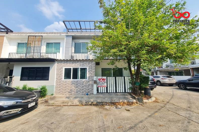 2-story townhome for sale, Areeya Village, The Color Premium, Lat Pla Khao, good location, corner unit. 2-story townhome for sale, Areeya Village, The Color Premium, Lat Pla Khao, good location, corner unit.