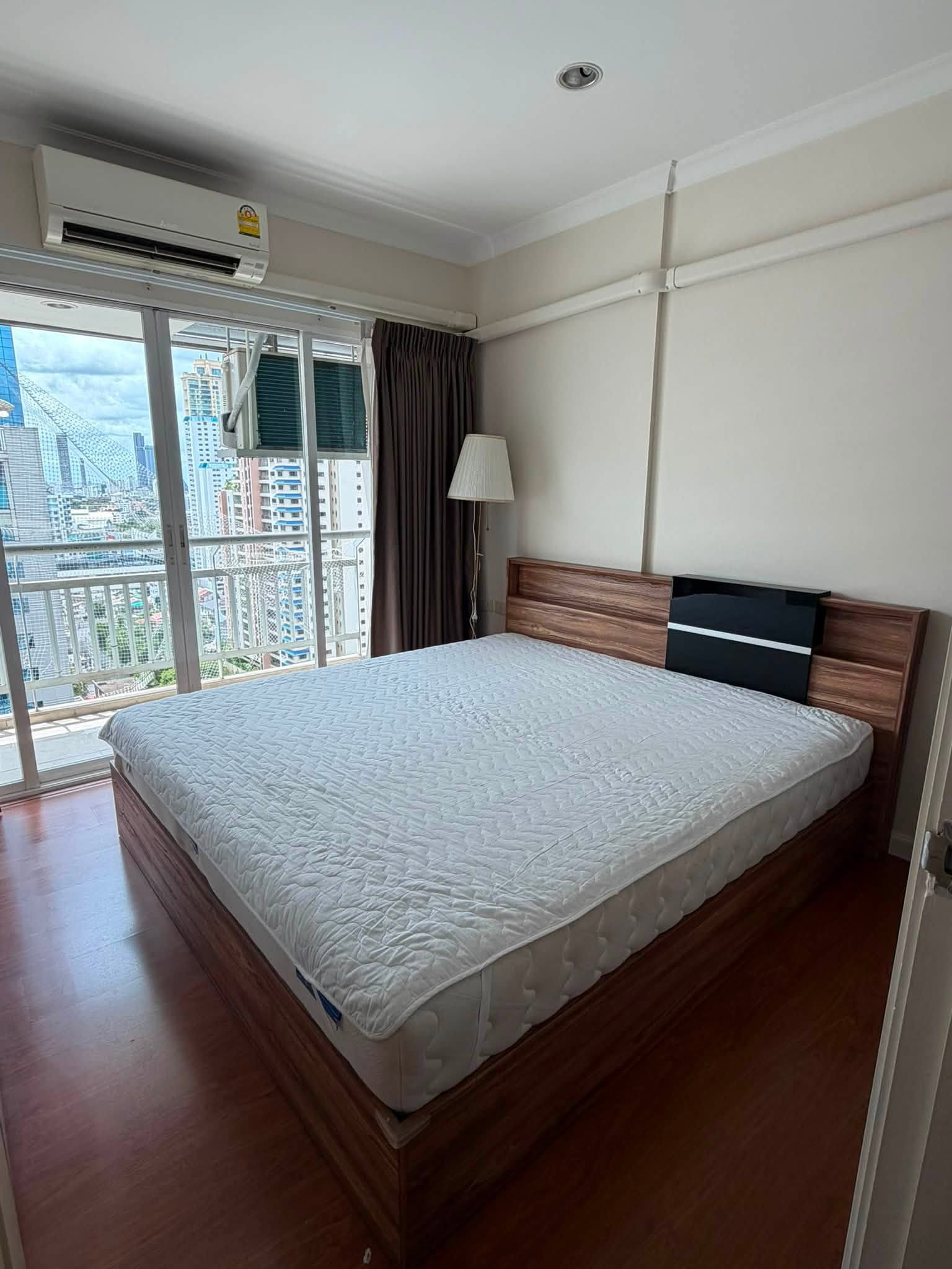 For rent, Grand Park View Asoke, 20th floor.