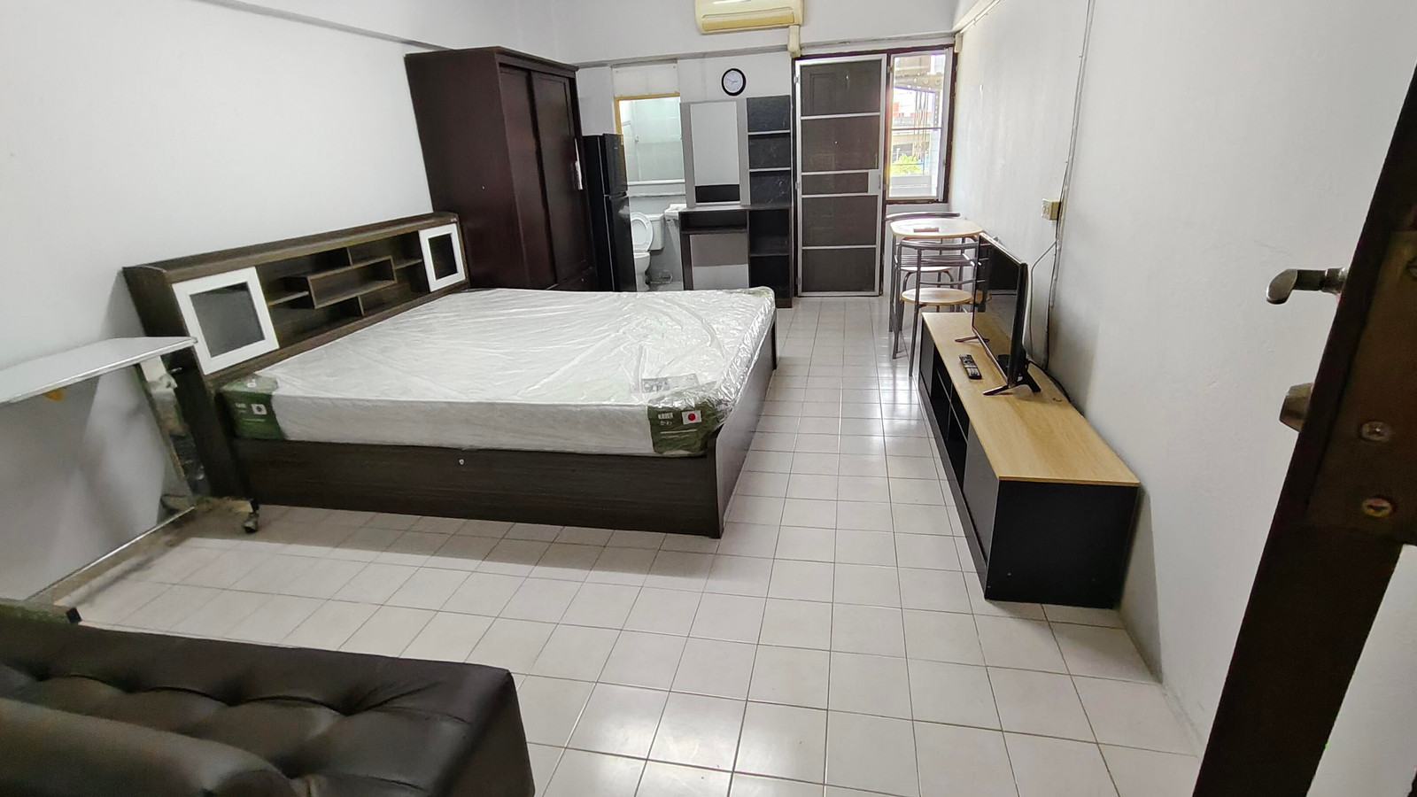 Condominium for rent, Ramintra KM 6, 800 meters from Watcharaphon Station. Condominium for rent, Ramintra KM 6, 800 meters from Watcharaphon Station.