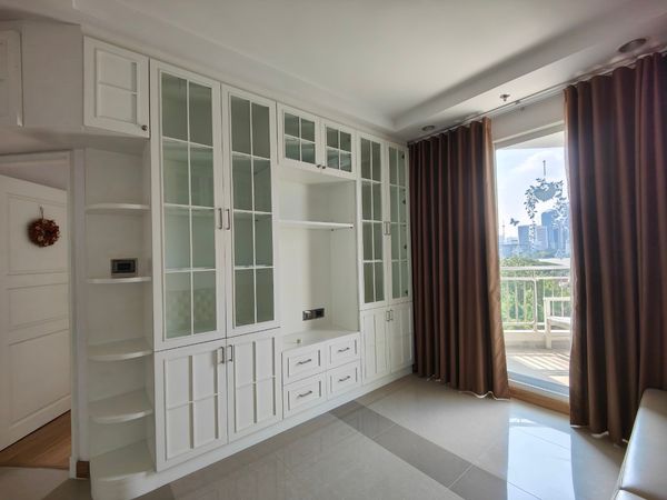 For rent Supalai Wellington, spacious room, comfortable, built-in furniture. With fixed parking in the building.