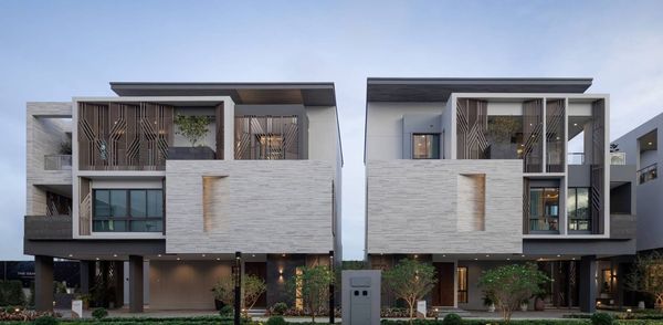 For rent: The Gentry Pattanakarn 2, new house, luxuriously decorated, 5 bedrooms, pets allowed.