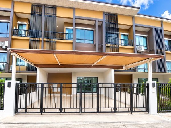 Chaiyapruek Wongwaen LamPho BangBuaThong Robinson Ratchaphruek. Luxury 3 Story Townhome featuring 3beds 3baths only 355m. from Prasan