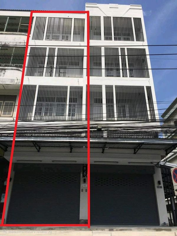 🚨 Urgent! Location next to the road, convenient travel, close to the BTS, suitable for both living and doing business.