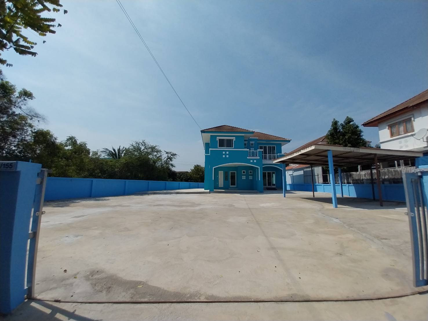 For rent, 2-story detached house near Bang Yai and Central Westgate, Nonthaburi, wide area, area up to 163 sq. wah, parking for more than 8 cars.