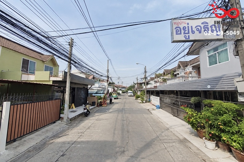 ขายทาวน์เฮาส์ 2 ชั้น 21 ตร.ว.หมู่บ้านอยู่เจริญ พหลโยธิน 50 ใกล้ BTS สะพานใหม่ ขายทาวน์เฮาส์ 2 ชั้น 21 ตร.ว.หมู่บ้านอยู่เจริญ พหลโยธิน 50 ใกล้ BTS สะพานใหม่