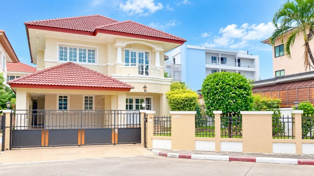 The Cheapest Makro Big C Srinakarin Bearing 1.7กม. MRT SriDan 20-24 house for rent 110sq.wa 4bed The Cheapest Makro Big C Srinakarin Bearing 1.7กม. MRT SriDan 20-24 house for rent 110sq.wa 4bed