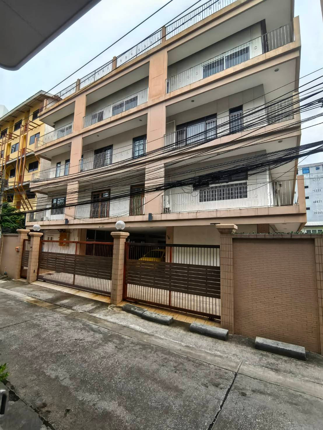 🏢 โอกาสทอง! ขาย/ให้เช่า อาคารพาณิชย์ 5 ชั้น ทำเลใจกลางสุขุมวิท ซอย 4 (นานาใต้) ตึกใหญ่ พื้นที่กว้างขวาง เหมาะทำธุรกิจหลากหลายรูปแบบ ใจกลางย่านธุรกิจและการท่องเที่ยว ใกล้โรงแรมบอสส์ สวีท นานา และ BTS นานา เดินทางสะดวกสบาย 🏢 โอกาสทอง! ขาย/ให้เช่า อาคารพาณิชย์ 5 ชั้น ทำเลใจกลางสุขุมวิท ซอย 4 (นานาใต้) ตึกใหญ่ พื้นที่กว้างขวาง เหมาะทำธุรกิจหลากหลายรูปแบบ ใจกลางย่านธุรกิจและการท่องเที่ยว ใกล้โรงแรมบอสส์ สวีท นานา และ BTS นานา เดินทางสะดวกสบาย