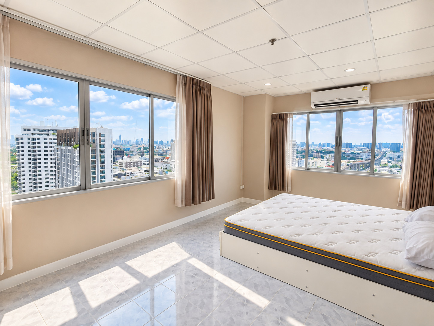 🏥 Condo near MRT Bang Yi Khan / Indy Market Pinklao | Corner room | View on 2 sides 🏥 Condo near MRT Bang Yi Khan / Indy Market Pinklao | Corner room | View on 2 sides