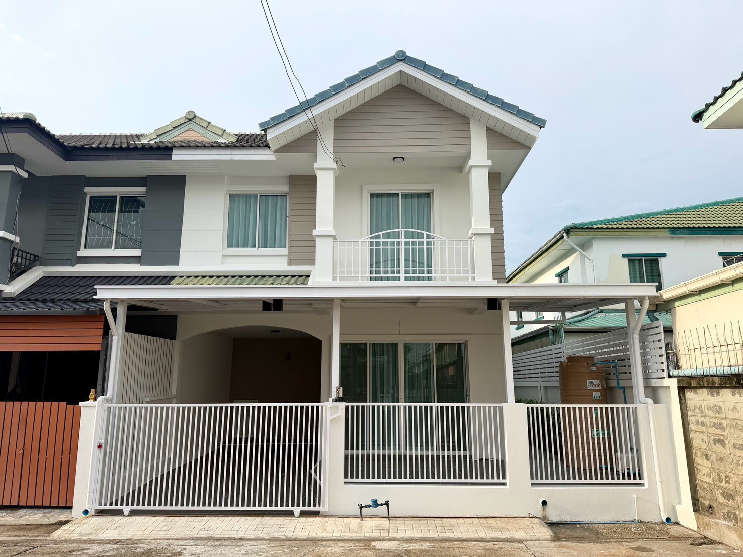 2-story townhouse for sale, Sinsap Village 1, Rangsit - Khlong Si, Soi 17, corner house, area 25.2 square wah, 3 bedrooms, Rangsit Nakhon Nayok Road, Bueng Yitho Subdistrict, Thanyaburi District, Pathum Thani. 2-story townhouse for sale, Sinsap Village 1, Rangsit - Khlong Si, Soi 17, corner house, area 25.2 square wah, 3 bedrooms, Rangsit Nakhon Nayok Road, Bueng Yitho Subdistrict, Thanyaburi District, Pathum Thani.