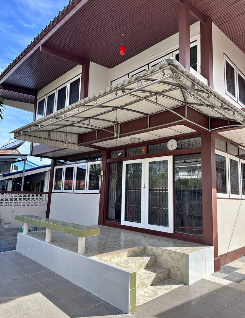 Single house for rent, Phahonyothin 69, next to BTS Sai Yut, walk 500 m., near Big C Saphan Mai. Single house for rent, Phahonyothin 69, next to BTS Sai Yut, walk 500 m., near Big C Saphan Mai.