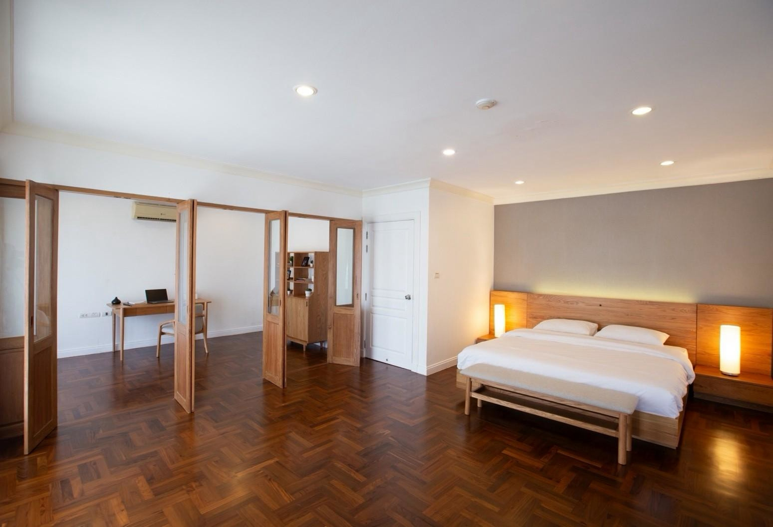 LTH162337 Pet-Friendly Large Duplex Apartment for Rent near BTS Phrom Phong | 378 Sq.m. | 3+1 Beds | 5 Baths | 180K/Month LTH162337 Pet-Friendly Large Duplex Apartment for Rent near BTS Phrom Phong | 378 Sq.m. | 3+1 Beds | 5 Baths | 180K/Month