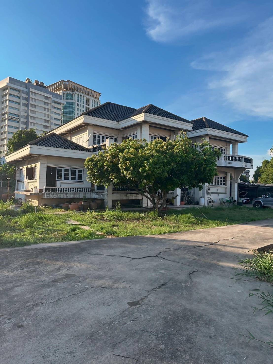 ‼️Urgent sale only 27 million baht💢 Appraised price 33 million+ House with land, house number 8 (auspicious number), beautiful land plot size 1 rai and house area 450 square meters, 2 floors.
