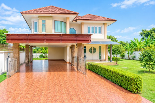 4-5bed Ready-to-move-in 2-story detached house Krungthep Kreetha4-10 3bath 200sq.wa. Ramkhamhaeng 4-5bed Ready-to-move-in 2-story detached house Krungthep Kreetha4-10 3bath 200sq.wa. Ramkhamhaeng