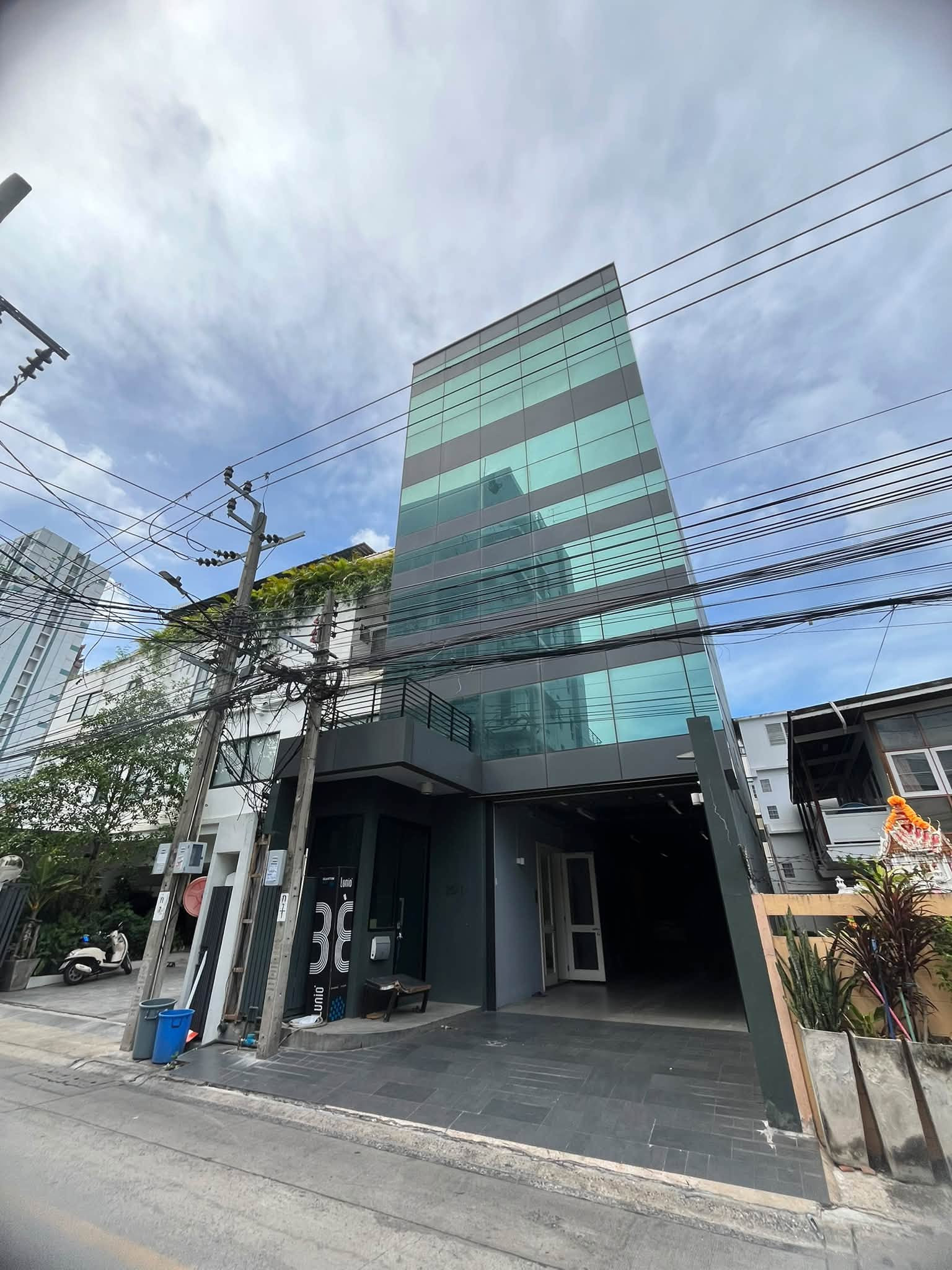 🏢 For rent 𝗛𝗢𝗠𝗘 𝗢𝗙𝗙𝗜𝗖𝗘 Thonglor 23 | 5-story building | Usable area 900 sq m | There is an elevator | Parking for 5–6 cars ✨ 🏢 For rent 𝗛𝗢𝗠𝗘 𝗢𝗙𝗙𝗜𝗖𝗘 Thonglor 23 | 5-story building | Usable area 900 sq m | There is an elevator | Parking for 5–6 cars ✨