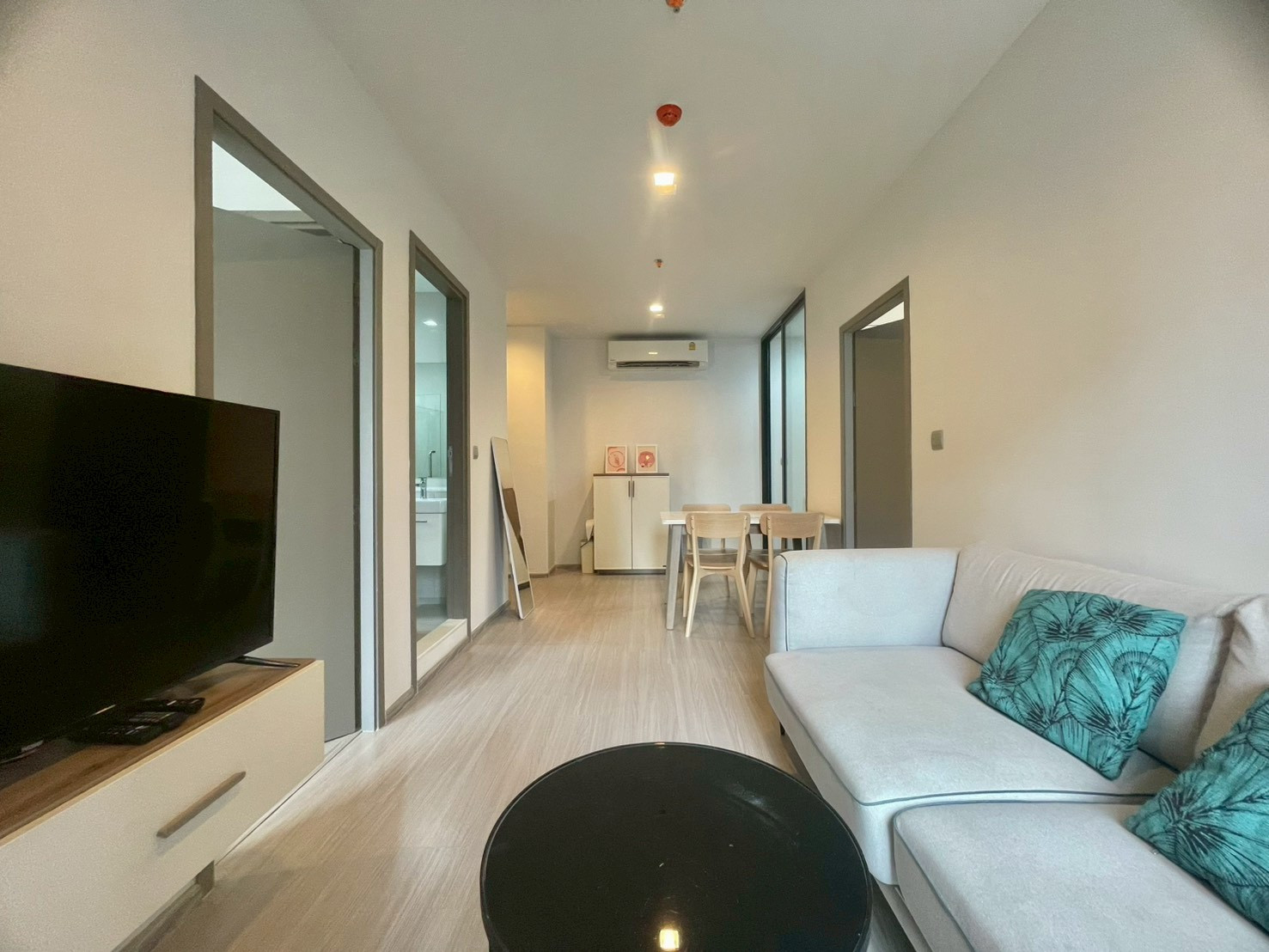 💛🌻 Life Asoke Hype🌻💛 1 BEDROOM + 1 BATHROOMS | 48SQ.M.  - Rental Price : 31,000 Baht/month