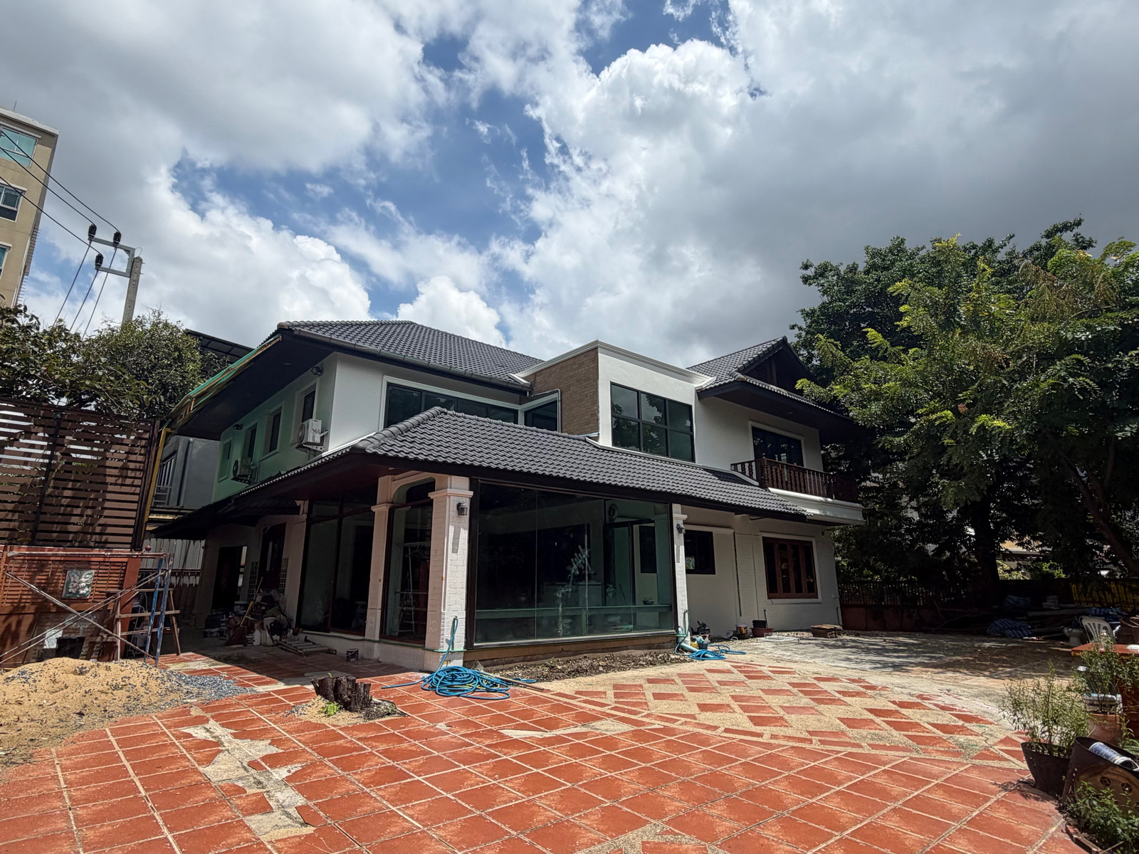 Single detached house, corner plot for rent, 178 sq m | Soi Phueng Mee 1, Sukhumvit 93, convenient entry-exit Sukhumvit. Single detached house, corner plot for rent, 178 sq m | Soi Phueng Mee 1, Sukhumvit 93, convenient entry-exit Sukhumvit.