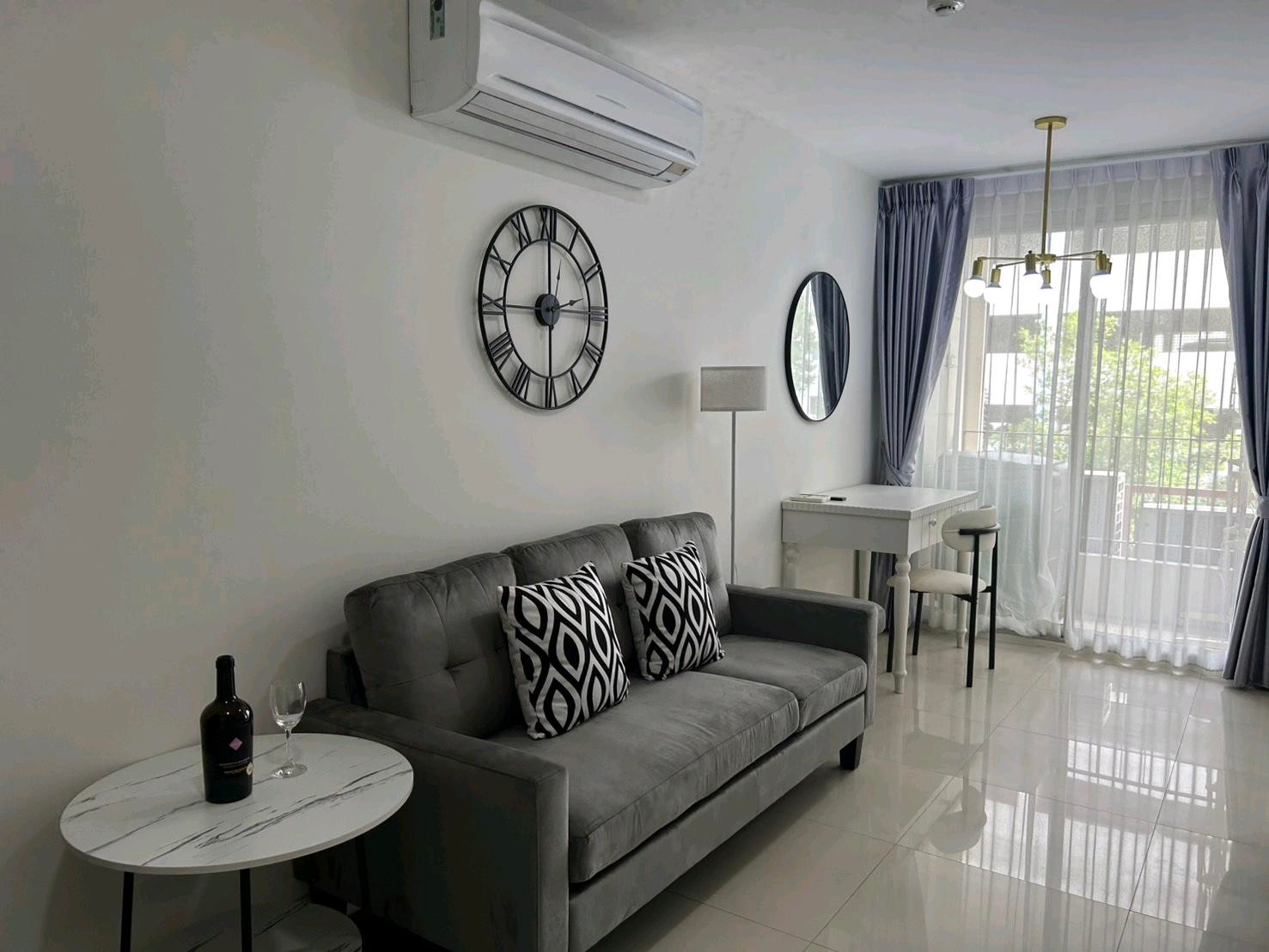 🍀 Clover Thonglor Tower — ห้องหรูใจกลางทองหล่อ 🍀 Clover Thonglor Tower — Luxury Condo in Thonglor   📍 อาคาร C ห้อง C408 | ชั้น 4 📍 Tower C, Unit C408 | 4th Floor   📏 พื้นที่ 36 ตร.ม. | 1 ห้องนอน 1 ห้องน้ำ ✅ มีอ่างอาบน้ำ 📏 36 sqm | 1 Bedroom 1 Bathro