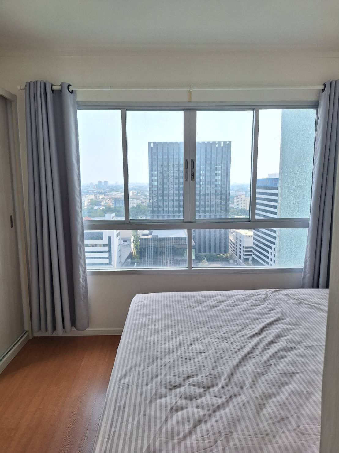 Condo for sale, Lumpini Park Rattanathibet - Ngamwongwan (sold with tenant), next to the BTS, 30 meters, next to the main road, size 36.96 sq m. Condo for sale, Lumpini Park Rattanathibet - Ngamwongwan (sold with tenant), next to the BTS, 30 meters, next to the main road, size 36.96 sq m.