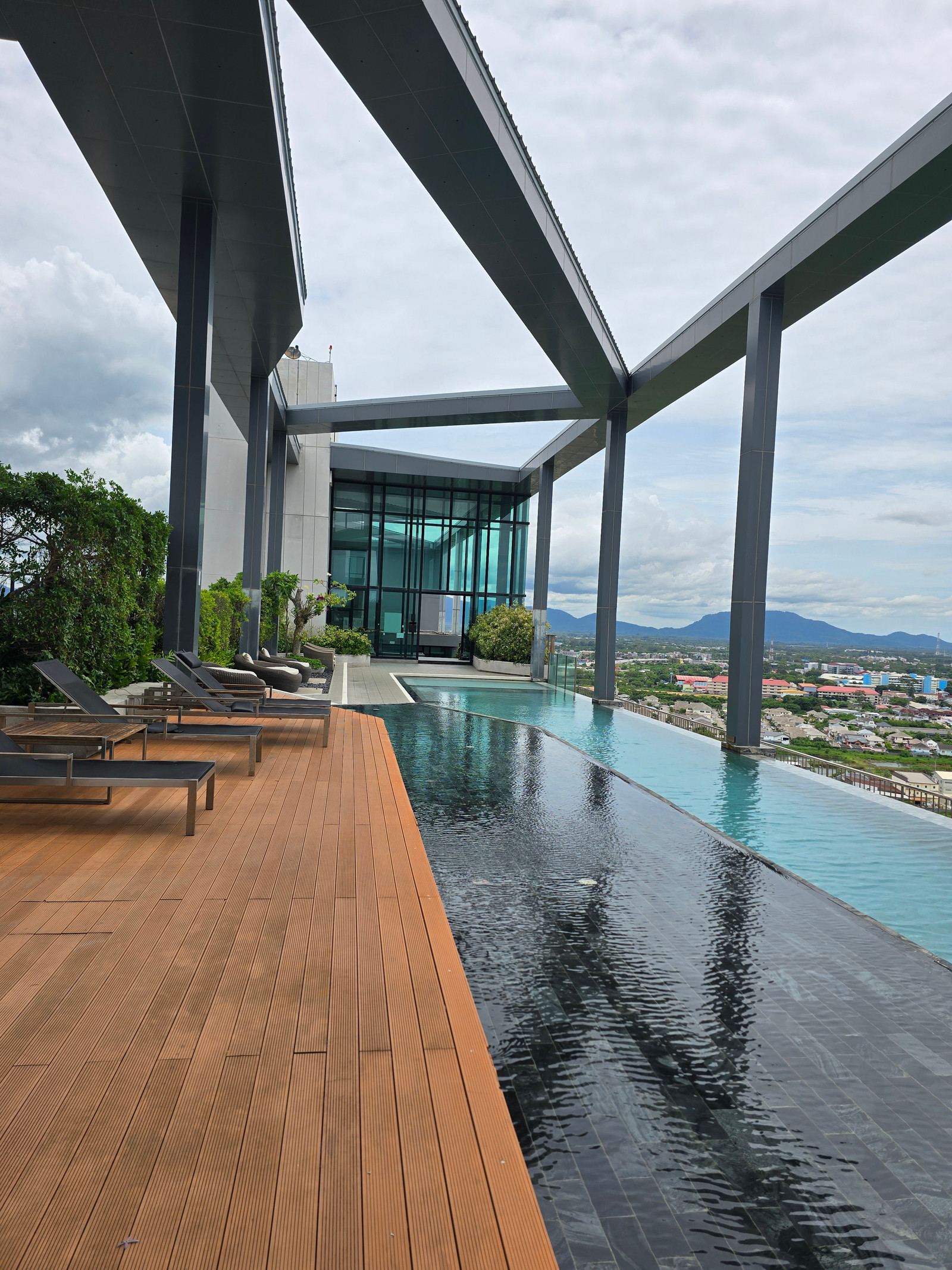Condo for sale ESCENT Rayong 1, selling for 1,900,000 baht only, including transfer, trendy life, luxurious CONDO style. – รูปที่ 4