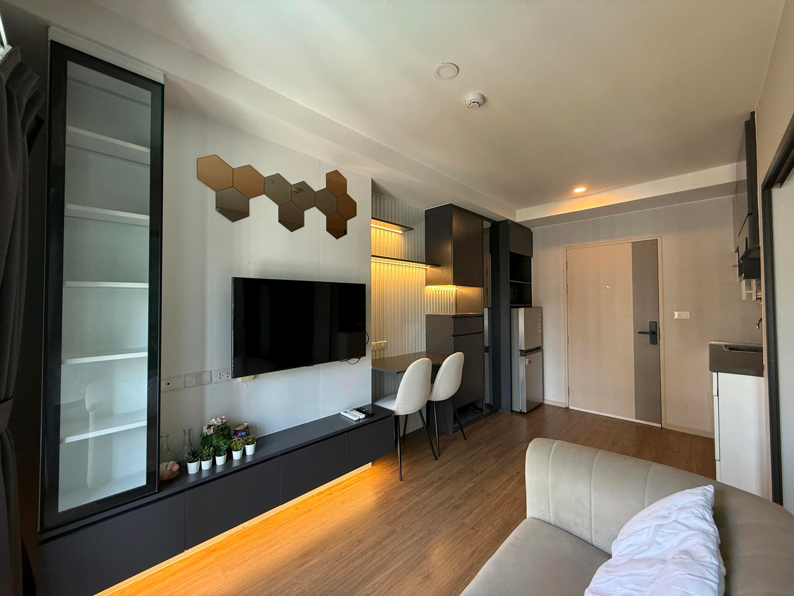 Condo for sale with tenant! Receive rental immediately | Lumpini Selected Charan 65 near MRT Sirindhorn Condo for sale with tenant! Receive rental immediately | Lumpini Selected Charan 65 near MRT Sirindhorn