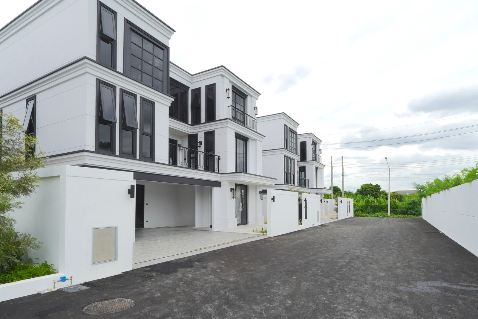 บ้านเดี่ยว สร้างเองอย่างดี! 3 ชั้น 4 ห้องนอน ใกล้ ม.มหิดล ศาลายา, 100 ม.จากถนนอักษะ